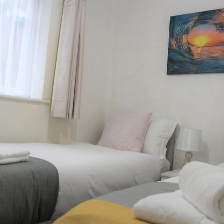 Clover Apartments Hadleigh  エクステリア 写真
