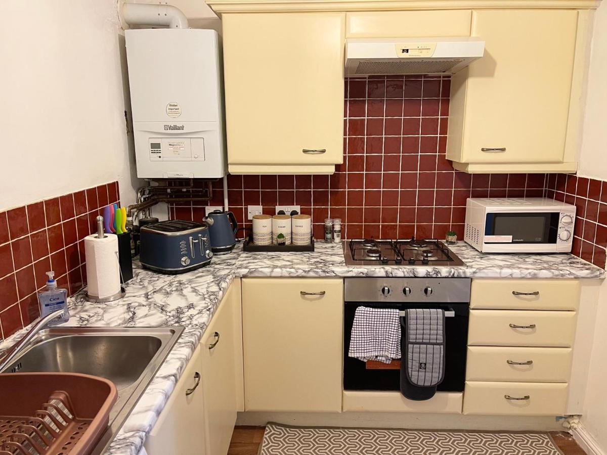 Clover Apartments Hadleigh  エクステリア 写真