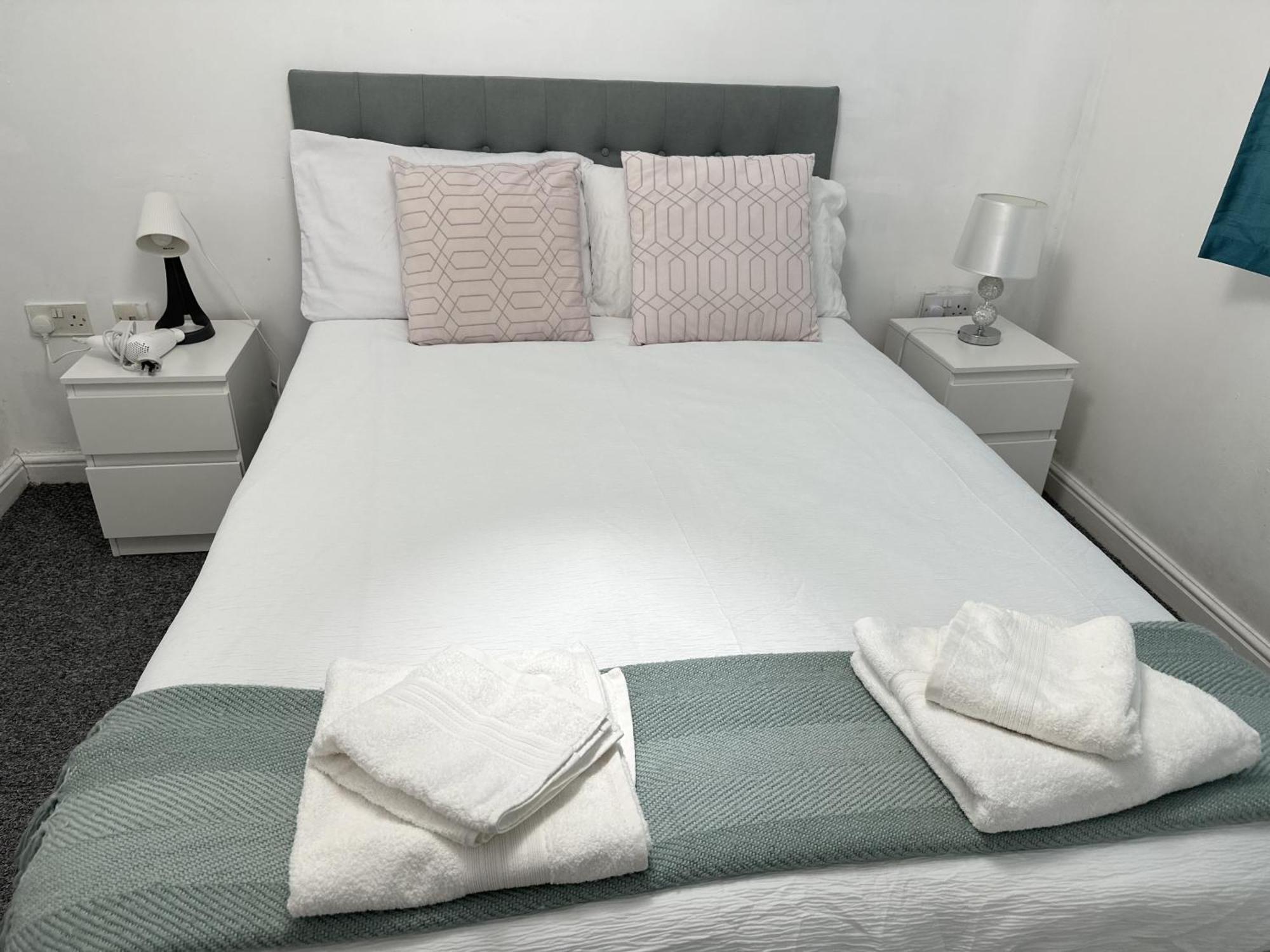 Clover Apartments Hadleigh  エクステリア 写真