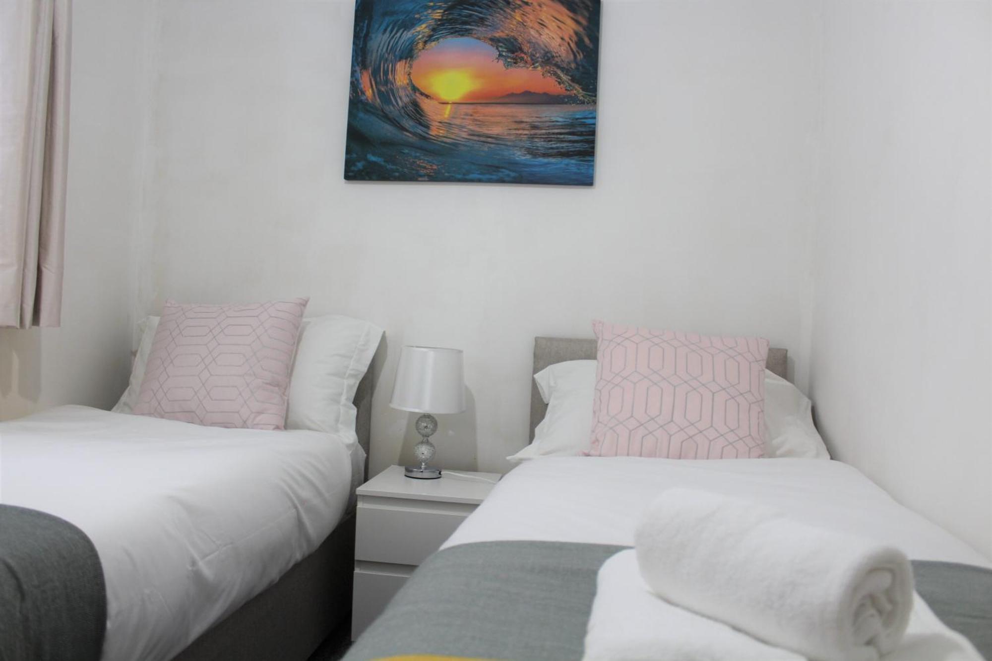 Clover Apartments Hadleigh  エクステリア 写真